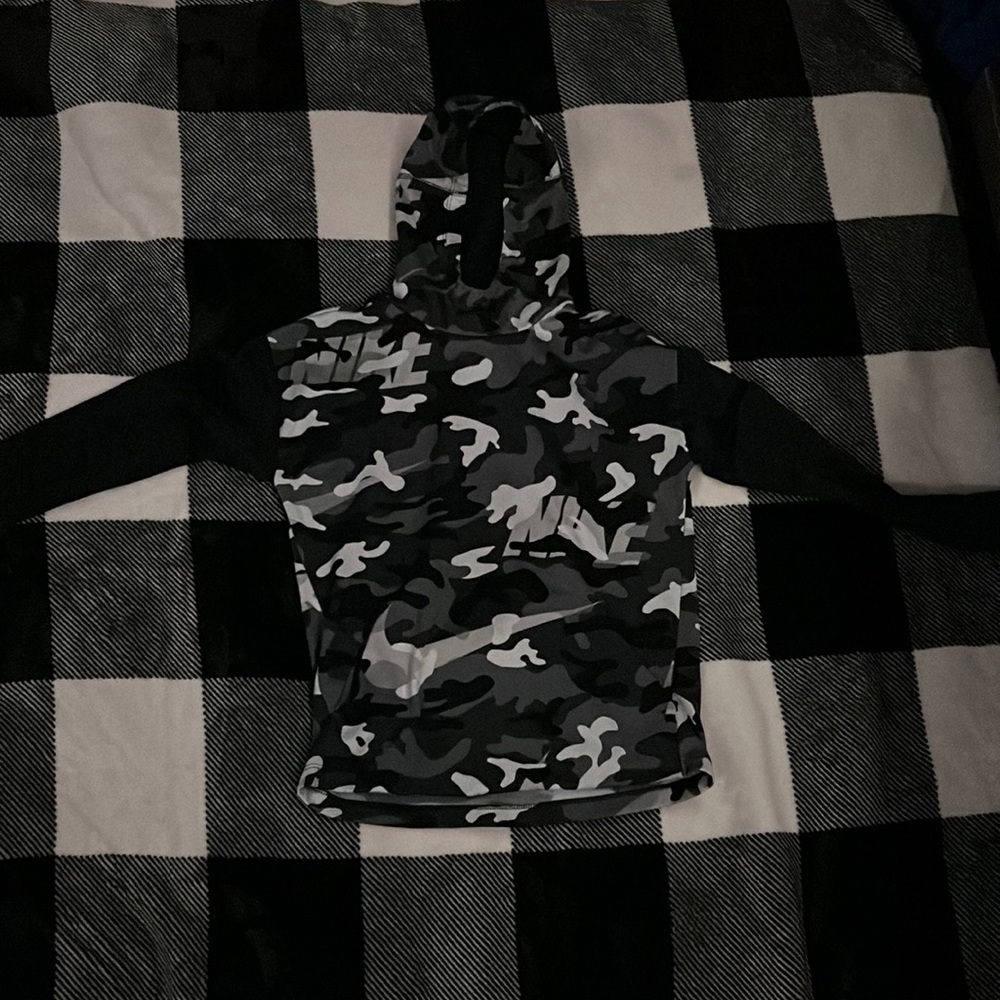 Boys black, white, and gray Nike sweatshirt.